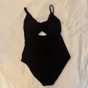 NWT Aerie Shine Pique Twist
Scoop One Piece Swimsuit size large